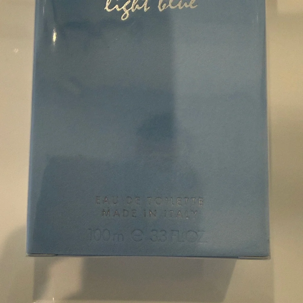 Dolce & Gabbana Light Blue Fragrance in Powder Blue Box - Picture 2 of 2